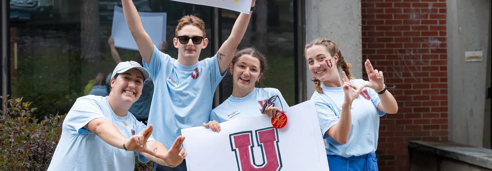 Students at move in day