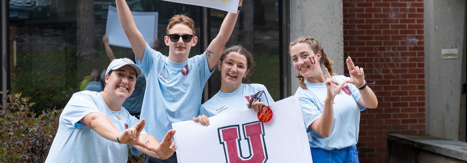 Students at move in day