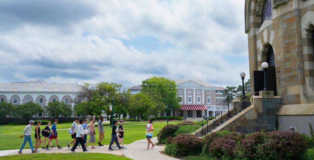 Students entering the Nott on a campus tour with a Union tour guide