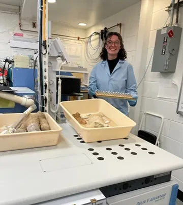 Stella Rowley ‘24 preparing coral samples for analysis