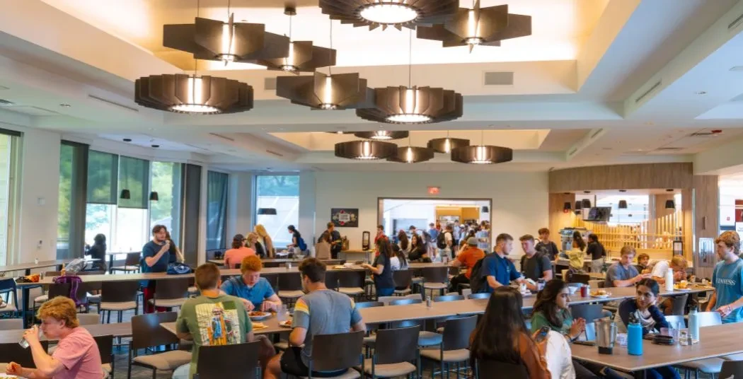 Students eating in Reamer Campus Center.