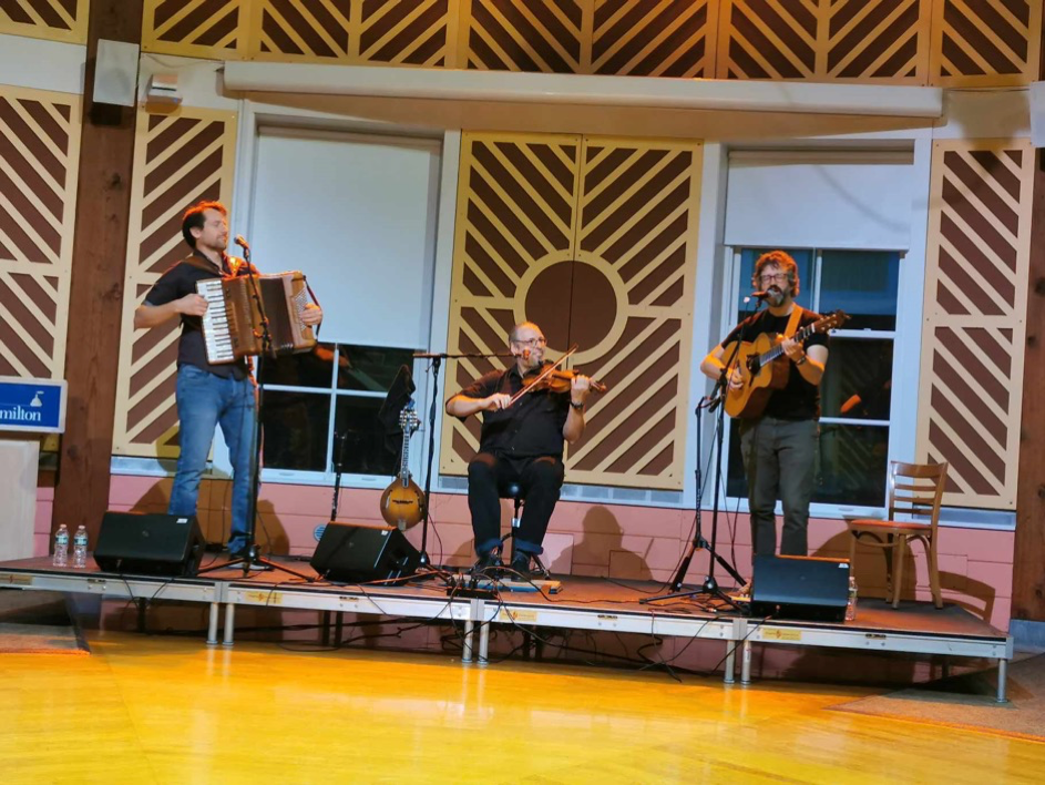 Gentil Chorus, a traditional Québec music group from Sherbrooke