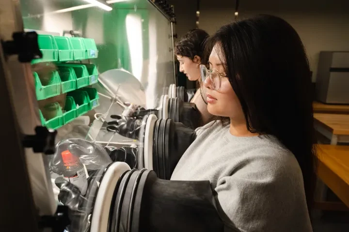 Students work in Prof. Pravini Fernando's Lab on campus