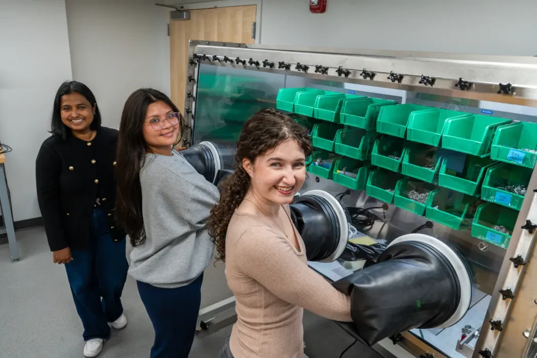 Students use the glove box in Pravini Fernando's Lab