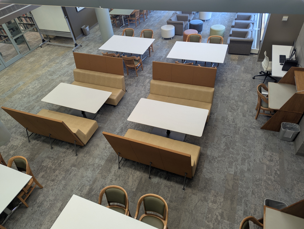 Five Cozy and Captivating Home Libraries, image size:1050x791