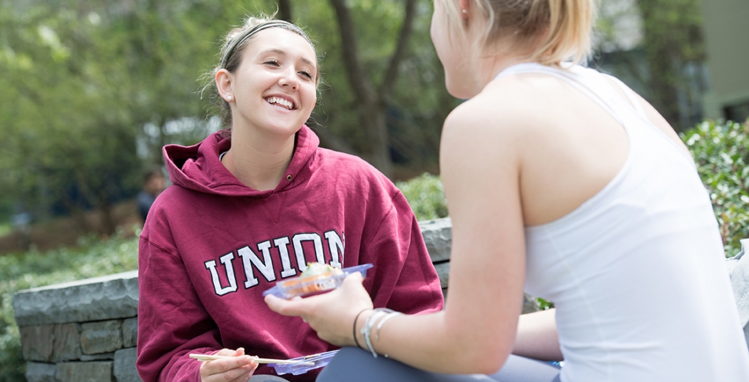 Students eating in back of Reamer