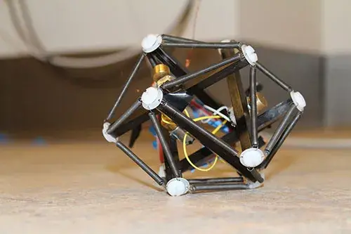 A tensegrity robot
