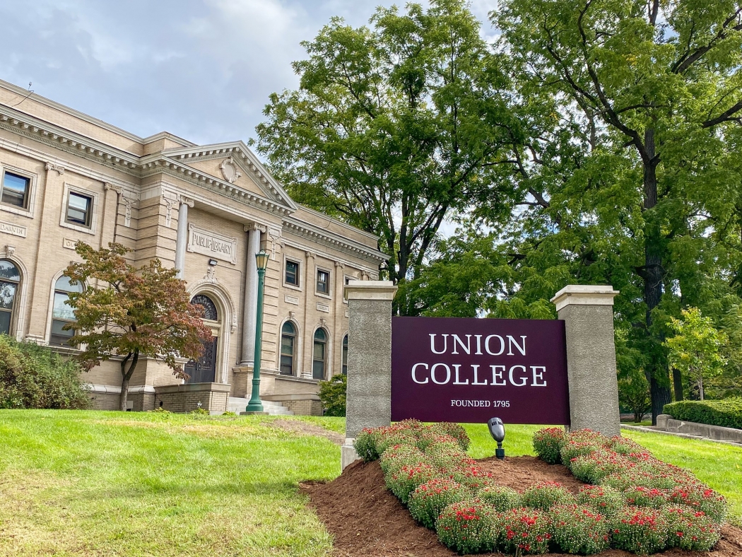 A photo of a Union College sign infront of Webster house
