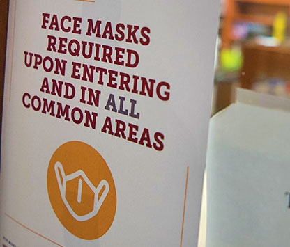A sign saying that face masks are required in all common areas