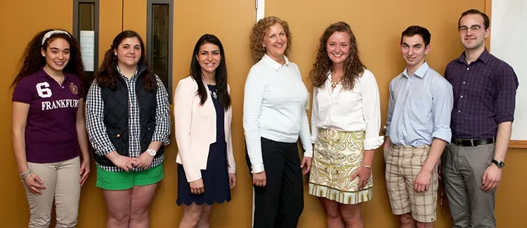 Julie Swidler ’79 with Union students