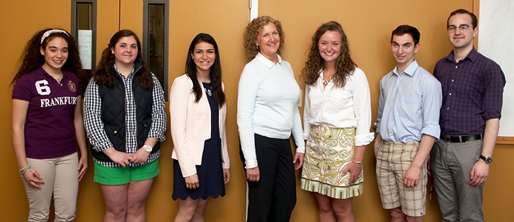 Julie Swidler ’79 with Union students