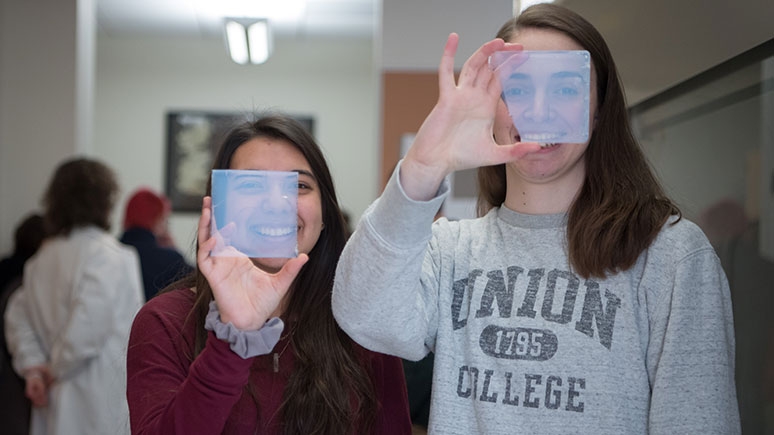 Annelise Lobo '22 and Joana Santos '20 (right) peer through aerogel.