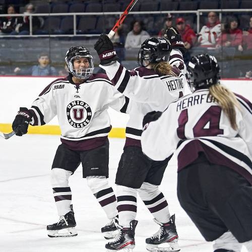 Women's hockey celebrate a victory