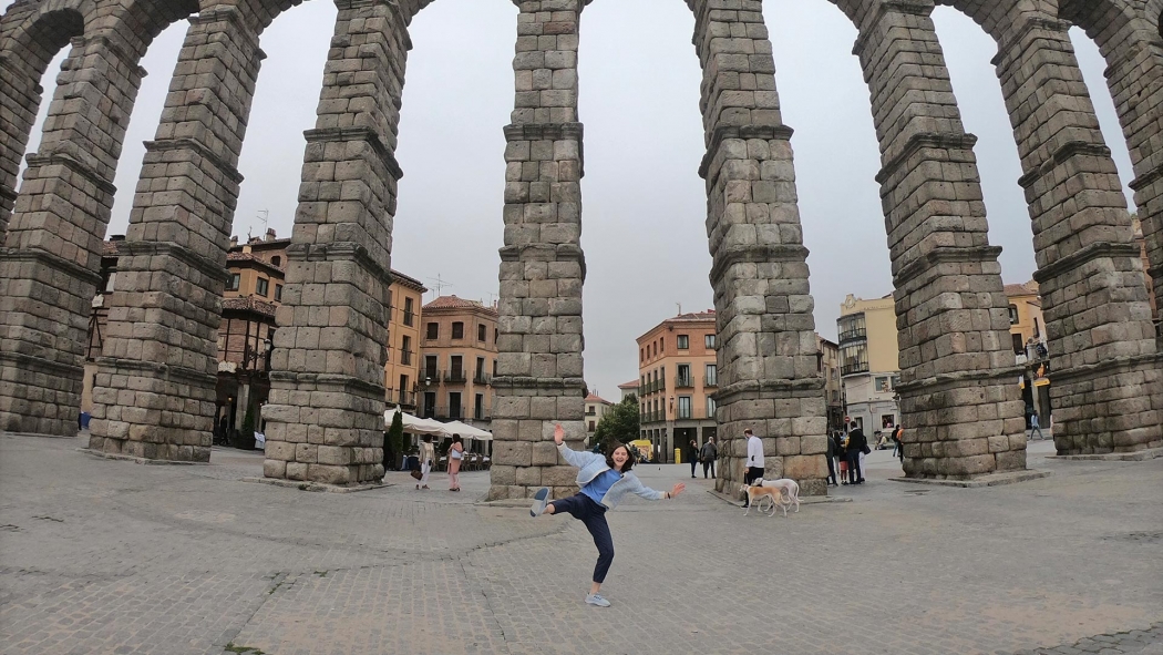 Catherine Seaman '22 is on top of the world at the Roman aqueduct of Segovia in Spain.