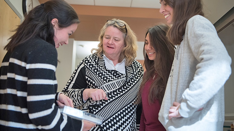 Ann Anderson, the Agnes S. MacDonald Professor of Mechanical Engineering and director of Energy Studies, chats with Allison Stanec '21, Annelise Lobo '22 and Joana Santos '20.