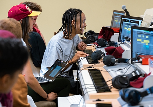 Students in STS in front of keyboards, monitors and microphons