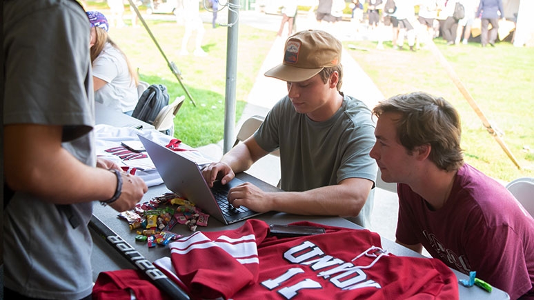 Students at Club Expo