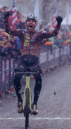 Curtis White '18 wins national title in cyclocross