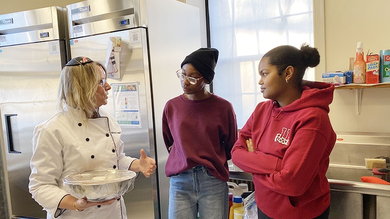 Hillel advisor Bonnie Cramer speaking with some students.