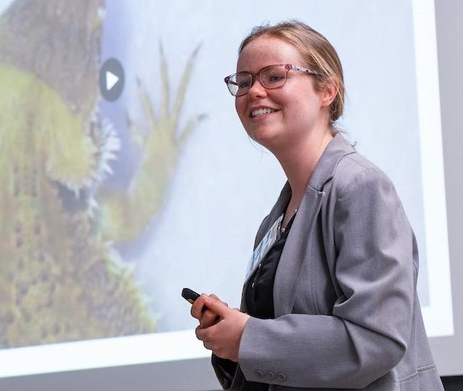 Caitlin Williams ’23 gave an entertaining and informative presentation on her research into the sensory and cognitive capacity of lizards as part of the Steinmetz Symposium May 12, 2023.