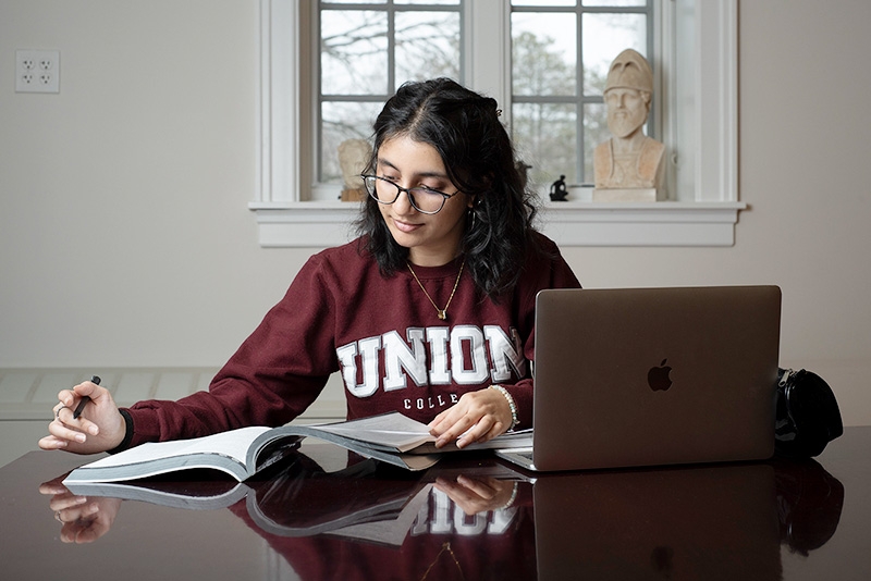 Student Shammen Azer studying in the Lamont House conference room.