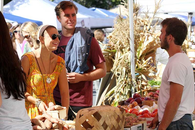 Two students purchasing apples at the Schenectady Green Market