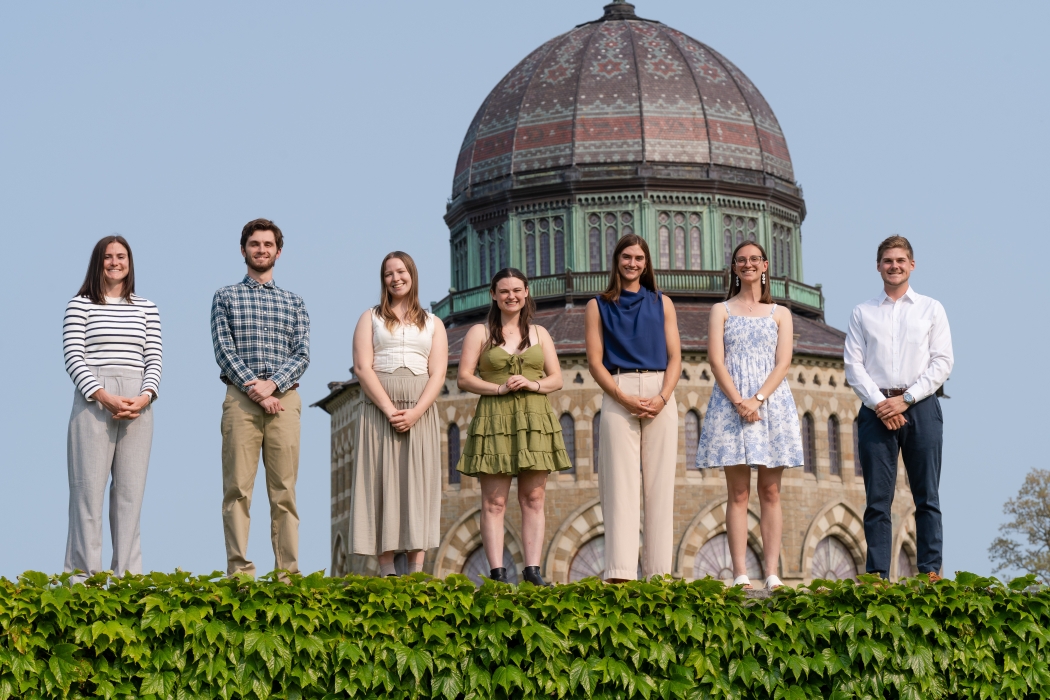 Valedictorians pose in front of the Nott Memorial