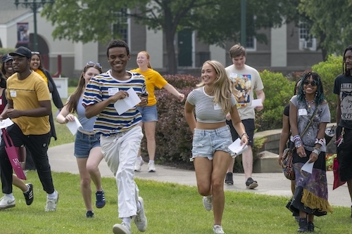 When she began her college search, Caroline Frost had a good idea of what she wanted in a school. “Small enough where I could know my teachers and other faculty personally, but not so small that I wouldn’t be able to meet a new person every day,” said Frost. The Canaan, N.H., student also sought a college where she could pursue her many interests, including psychology, marine biology and creative writing. “I wanted a place where I could explore my boundaries and interests with all the support I needed witho