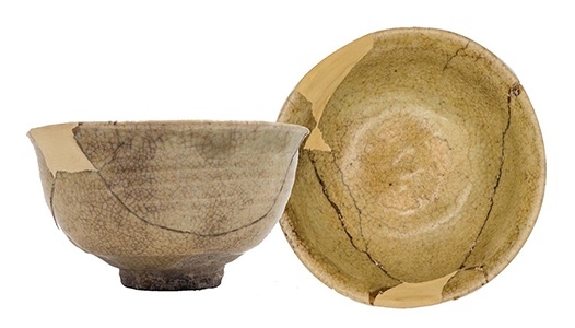 2 neutral colored ceramic bowls