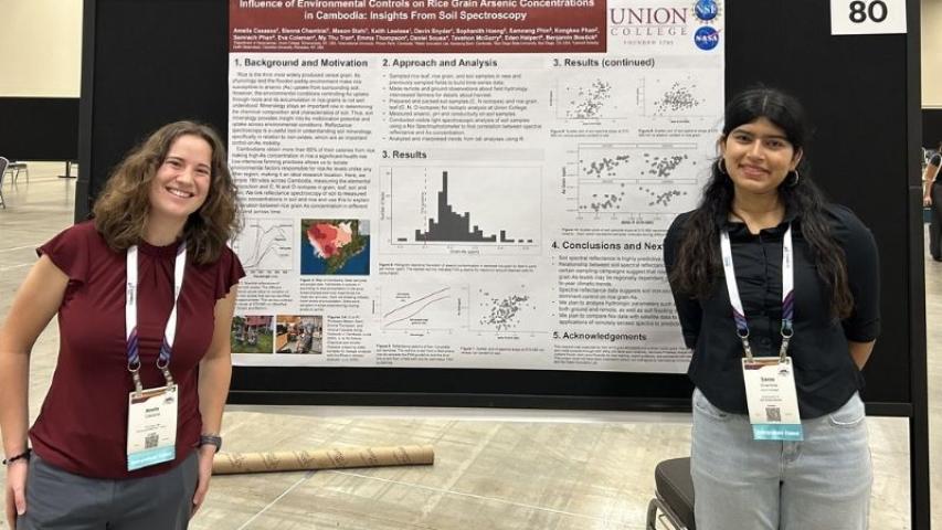Sienna Chambial ’27 (right) presents her soil spectroscopy research alongside partner Amelia Casassa ’26 at the Geological Society of America (GSA) Connects conference in San Antonio, Texas.