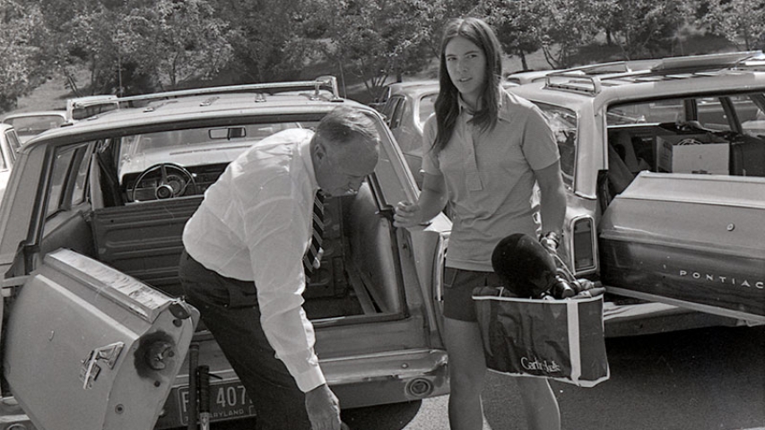 Ruth Morton '74 and her father, Robert Morton, arrive on campus.