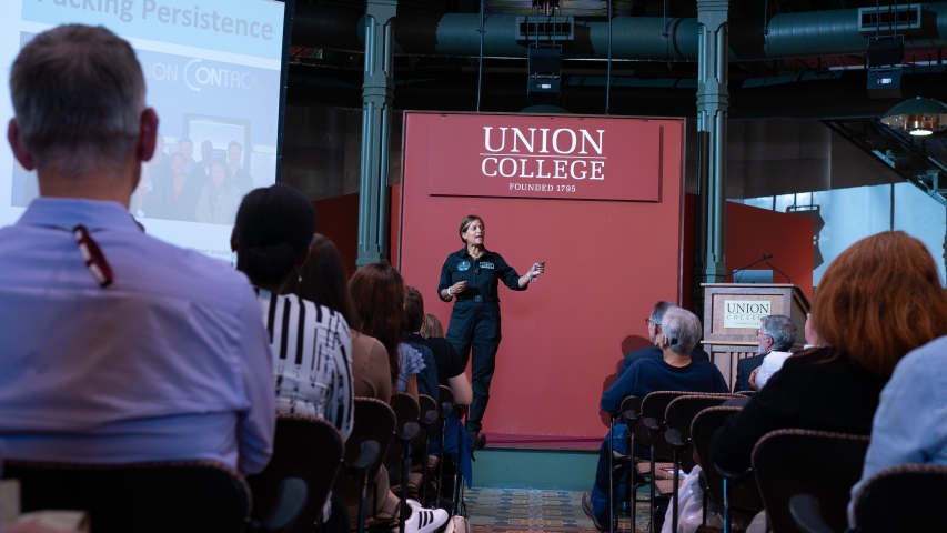 Dr Siam Proctor talking to the audience