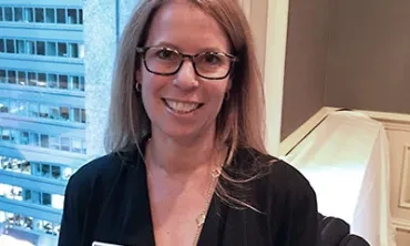 Helene De Vries ’89