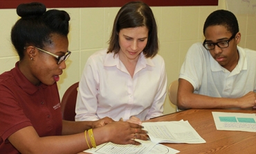 Sara Dingledy '94 works with tenth-graders Samiria Bertsche and Robert Reyes