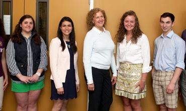 Julie Swidler ’79 with Union students