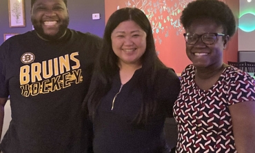 Shou-Ping Liu, center, the Department of Music’s director of performance and a lecturer in choral and orchestral conducting, at a dinner with Posse students.