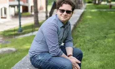 At Prize Day, Michael Rosenbaum ’23 received the Charles M. Tidmarch Prize, awarded to the senior political science student who has written the best thesis. He became the third generation of the Rosenbaum family with their own unique connection to longtime Union political science professor Charles Tidmarch.