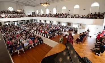 David Harris addresses Convocation