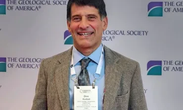 Don Rodbell accepts his award from the GSA