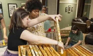 Anyerys (Angie) Diaz '24 and Katie Boermeester '24 (left) inspect some honeycomb.