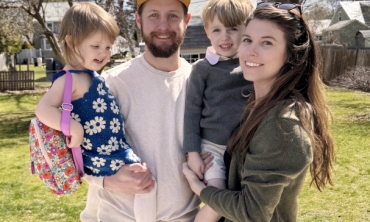  Colin Gleason '11, assistant professor of physics and astronomy, with his wife, Ellen, and their two children, Henry and Charlotte.