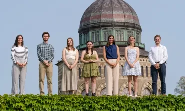 Valedictorians pose in front of the Nott Memorial