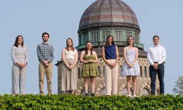 Valedictorians pose in front of the Nott Memorial