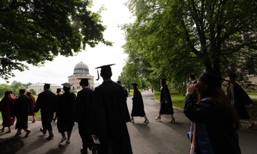 Graduates in front of the Nott Memorial 