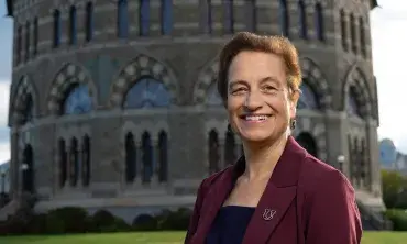 A photo of President Elizabeth KIss with the Nott Memorial visible in the background
