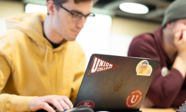 Starting this fall, Union will begin offering academic microcredentials, which are designed to help students gain specific in-demand skills and competencies to make them more desirable to prospective employers. Complementing Union’s traditional liberal arts curriculum, the pilot microcredentials being offered will focus on personal finance, artificial intelligence and Microsoft Excel. They will be taught by Union faculty or alumni. Additional offerings are planned for later. The free microcredentials, a dis