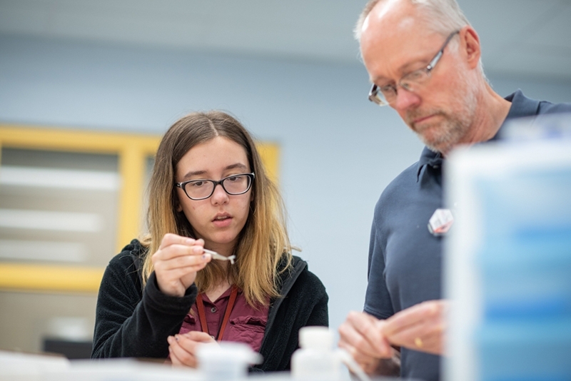 Michael Vineyard, the Frank and Marie Louise Bailey Professor of Physics, works in the lab with Mia Villeneuve '22, a physics major with a minor in theater. Villeneuve is part of a program that supports the recruitment and retention of women and underrepresented groups in all STEM disciplines.